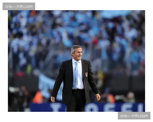 武汉三镇官宣换帅：墨西哥名帅莫拉接任，本土教练邓卓翔离任