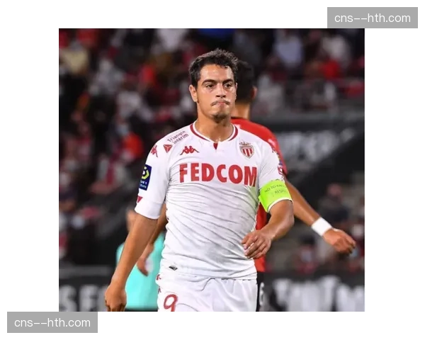 战术复盘：摩纳哥如何通过高位逼抢战术阻击里昂的进攻体系