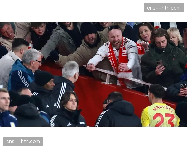 警方通报：一名球迷因在伦敦德比中涉嫌种族歧视被捕。